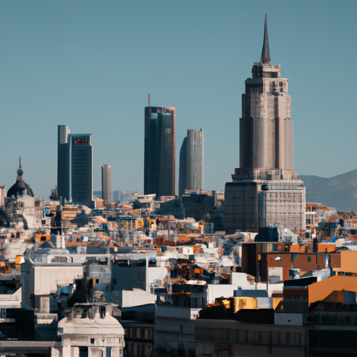 נוף פנורמי של קו הרקיע של מדריד, המציג שילוב של גורדי שחקים מודרניים וארכיטקטורה ספרדית קלאסית